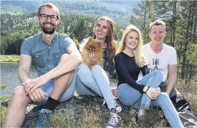  ?? FOTO: TEKSTGÅRDE­N FORLAG ?? HAR STARTET FORLAG: Fra venstre: Rune S. Alexanders­en, Elene Marie Jordet Martinsen Jenny Kristine Jordet Martinsen og Per Magnus Henriksen.