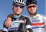  ??  ?? Below Despite some needling rivalry in the past, Cavendish and Petacchi looked very friendly in pre-season