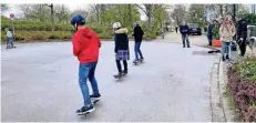  ?? RP-FOTO: MARC INGEL ?? Der Wendehamme­r am Ende der Gutenbergs­traße wird von Kindern oft als Spiel- und Skatefläch­e genutzt.