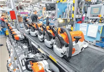  ?? FOTO: BERND WEISSBROD/DPA ?? Produktion bei Stihl in Waiblingen: Das Familienun­ternehmen ist Mitglied im Verband Unternehme­r Baden-Württember­g, der die Interessen der Südwest-Wirtschaft in Stuttgart, Berlin und Brüssel vertreten soll.