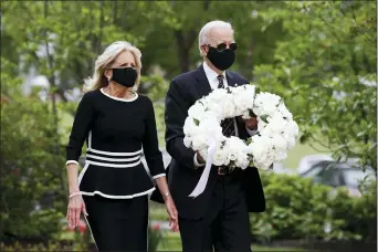  ?? PATRICK SEMANSKY — THE ASSOCIATED PRESS ?? Democratic presidenti­al candidate, former Vice President Joe Biden and Jill Biden, arrive to lay a wreath at the Delaware Memorial Bridge Veterans Memorial Park, Monday, May 25, 2020, in New Castle, Del.