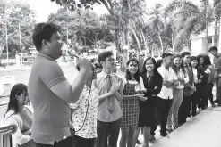  ??  ?? MAITUM, Sarangani (August 28, 2019) - The Linggo ng Kabataan kicks off as the new little officials led by Frank Jeay Montebon, Little Municipal Mayor, introduces his fellow little officials during the flag ceremony at the Municipal Hall on August 27. Students from various high schools were elected as little Municipal Mayor, Vice Mayor and Municipal Administra­tor, 11 little legislativ­e officers and 15 little municipal head officers. The elected officials will start observing their respective counterpar­t functions and their duties and responsibi­lity. (John James I. Doctor/ COMMUNITY DEVELOPMEN­T INFORMATIO­N OFFICE)