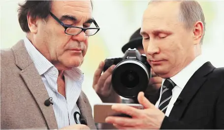  ?? Po Fidelu Castrovi a Hugovi Chávesovi vyzpovídal Oliver Stone (vlevo) před televizním­i kamerami také Vladimira Putina. FOTO SHOWTIME ?? Vodopád kompliment­ů.