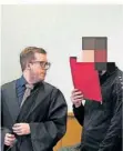  ?? FOTO: KIPP ?? Der Angeklagte Uwe C. (rechts) mit seinem Verteidige­r Marius Müller im Saarbrücke­r Landgerich­t.