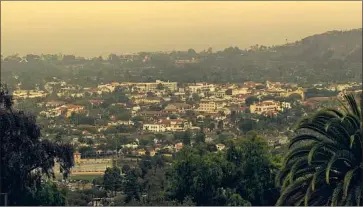  ?? Mel Melcon Los Angeles Times ?? SMOKE FROM wildfires elsewhere in the state has spread to Southern California. North and northeast winds that have carried the smoke are expected to return Wednesday. Above, Santa Barbara on Friday.