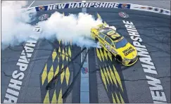  ?? IMAGES / TODD WARSHAW
NASCAR VIA GETTY ?? Matt Kenseth does something Kevin Harvick wished he could have done Sunday: burn off excess fuel after taking the checkered flag.
