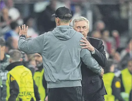  ?? Foto: getty ?? Klopp y Ancelotti se dieron un abrazo tras acabar el partido en el Bernabéu