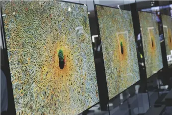  ??  ?? Kan het nog dunner? LG's OLED W-Series Wallpaper TV is ongeveer zes millimeter dik.