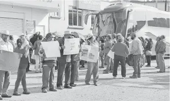  ?? | ROSALÍA MALDONADO ?? Ejidatario­s exigen que magistrado den ya una solución al conflicto de El Cerro Blanco