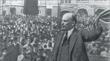  ??  ?? RECORTE. La pieza está centrada en los comienzos de la revolución, con Lenin como líder indiscutid­o.