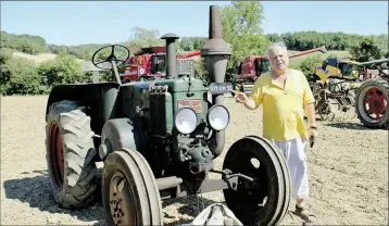  ?? - Crédits : MLM ?? Une plaque originale pour ce tracteur d’avant guerre