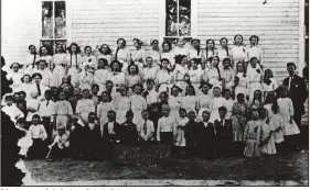  ?? (Courtesy of the Butler Center for Arkansas Studies, Central Arkansas Library System) ?? A large group of students at Salado School is captured in a photo from 1912.