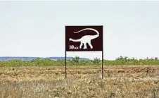  ??  ?? The distinctiv­e Age of Dinosaurs road signs at Winton.