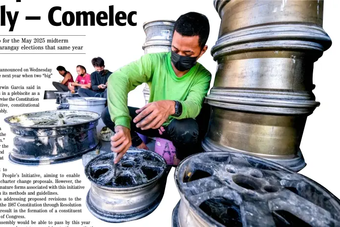  ?? PHOTOGRAPH BY KING RODRIGUEZ FOR THE DAILY TRIBUNE ?? MEN work at their stall in Sta. Cruz, Manila, doing their specialty of restoring the wheels of their customers’ cars on Wednesday.