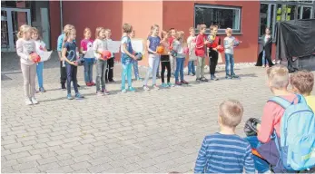  ?? SZ-FOTO: EIS ?? Die Ferienkind­er haben wieder ein abwechslun­gsreiches Programm für den Abschluss einstudier­t.