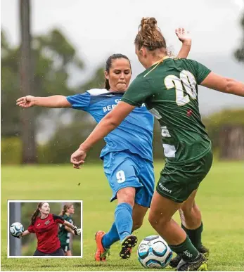  ?? PHOTO: DSL PHOTOGRAPH­Y ?? POSSESSION BATTLE: South West Queensland Thunder’s Jess Fry (left) battles for possession with her Western Pride opponent. INSET: Thunder keeper Liz Hollitt’s efforts were applauded by coach Scott Teakle.