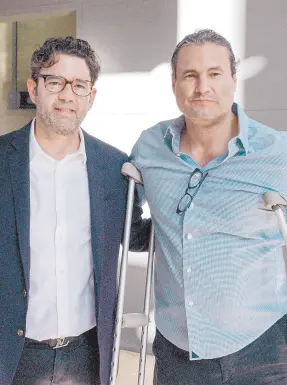  ?? ?? l Alejandro Sugich, nuevo delegado de Canacine Sonora, junto al cineasta Gastón Pavlovich.