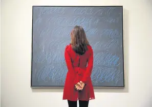  ?? Reuters ?? Sotheby’s versteiger­te im Mai „Untitled“(„Blackboard“-Serie) um 32,5 Mio. Dollar.