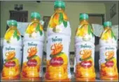  ??  ?? Fizzy Slice will be about 30% cheaper than other carbonated and noncarbona­ted drinks that PepsiCo sells in India