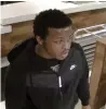  ?? TORONTO POLICE ?? Police are searching for this man after the shooting this week.