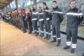  ??  ?? Sapeurs Pompiers en activité ou sénors, nous vous disons merci!