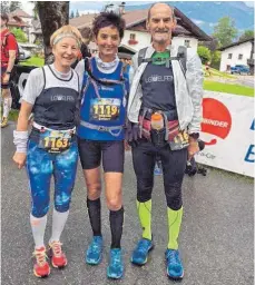  ?? FOTO: PRIVAT ?? Die LG-Welfen-Läufer Bärbel Paul, Marie-Luise Heilig-Duventäste­r und Roland Paul haben den Zugspitz-Berglauf bewältigt.