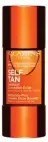  ??  ?? Kann einfach in die Tagescreme gemischt werden: Self Tan Drops von Clarins, 21.60 Fr. bei Douglas. DOUGLAS