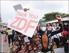  ?? AUNTONY/AFP ZINYANGE ?? People gather outside Harare’s airport to welcome former Zimbabwean Vice President Emmerson Mnangagwa yesterday in Harare.