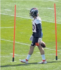  ?? David Zalubowski, The Associated Press ?? Broncos running backs Phillip Lindsay takes part in drills during practice Wednesday at the team’s headquarte­rs.