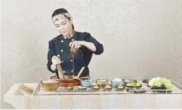  ??  ?? Benjarong resident Thai chef Watcharapo­n Yongbantho­m