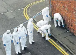  ?? Picture: Dougie Nicolson. ?? Forensics officers examine West Henderson’s Wynd.