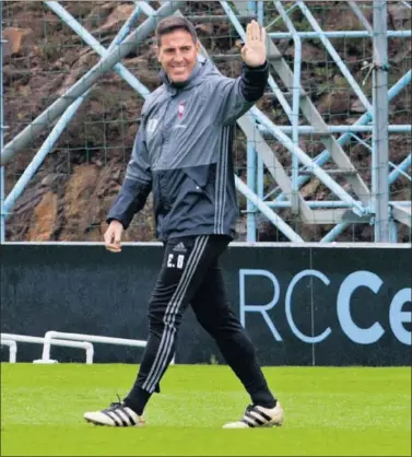  ??  ?? CAMINO AL ENTENDIMIE­NTO. Berizzo trata in extremis de llegar a un acuerdo para continuar en Vigo.