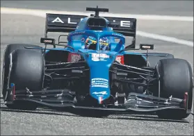  ?? FOTO: GETTY ?? Fernando Alonso, pilotando su Alpine A521 en los pasados test de Bahrein de F1