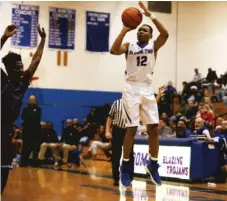  ?? | ALLEN CUNNINGHAM/ FOR THE SUN- TIMES ?? Bloom sophomore Dante Maddox Jr. ( 20 points) sinks a three- pointer in the second half against Kankakee.