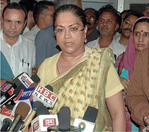  ??  ?? VASUNDHARA­RAJE ADDRESSES THE MEDIA AFTER ACORE COMMITTEE MEETING IN JAIPUR ON MAY5; GULAB CHAND KATARIA