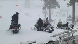  ?? MARK SPONSLER VIA AP ?? Rescues crews work at the scene of an avalanche at a California ski resort near Lake Tahoe on Wednesday.