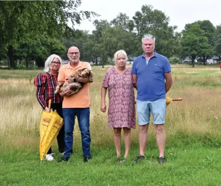  ?? Bild: Ida Röök Svalander ?? Agneta Ivarsson, Jarl Ivarsson, Annika Sjöberg och Stefan Sjöberg bor i direkt anslutning till området.