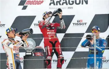  ??  ?? Márquez, Bagnaia y Mir se subieron al podio en MotoGP.