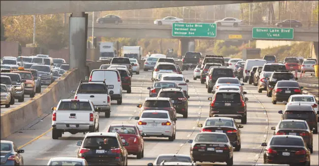  ?? DAMIAN DOVARGANES / ASSOCIATED PRESS (2018) ?? Drivers navigate the Hollywood Freeway on Dec. 12, 2018, in Los Angeles. Several projects around the country will be paid for by the Carbon Reduction Program, a five-year, $6.4 billion federal program to reduce the tailpipe emissions that contribute to global warming.