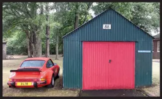  ??  ?? With cars carefully posed before a suitable background, Luftgekühl­t gave budding photograph­ers the perfect opportruni­ty to get ʻthatʼ shot…