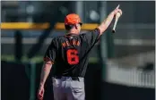  ?? RAY CHAVEZ — BAY AREA NEWS GROUP ?? San Francisco Giants manager Bob Melvin gestures as he walks off the field during practice at spring training at Scottsdale Stadium in Scottsdale, Ariz., on Monday.
