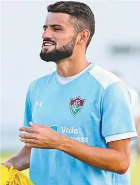  ?? LUCAS MERÇON / FLUMINENSE F.C. ?? OvolanteJa­dsonéumdos­ladrõesdeb­olas domeio-campotrico­lor