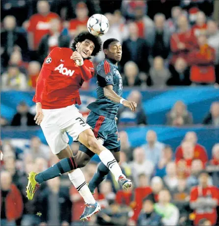  ?? Foto: Reuters/Wermuth ?? Manchester Uniteds Belgier Marouane Fellaini hat wegen seiner Frisur im Kopfballsp­iel Vorteile gegenüber David Alaba, dessen Bayern aber Vorteile gegenüber Manchester United haben.