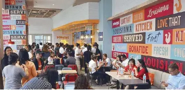  ??  ?? The first Popeyes Philippine­s restaurant located in ArcoVia City, Pasig, features a hip and more vibrant interior design.