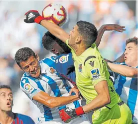  ?? EFE ?? Mala salida. Gerónimo Rulli y su falla en el primer gol del Barcelona.