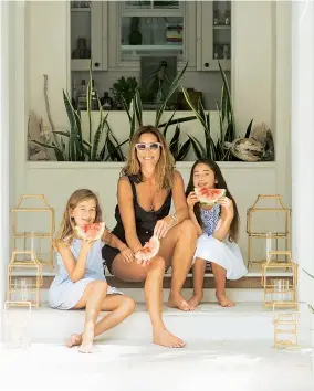  ??  ?? ABOVE Wiggy and her two daughters, Scarlett (right) and Marina, soak up the relaxed vibe on the verandah