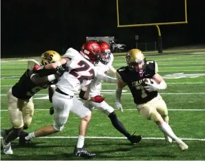  ?? The Sentinel-record/tanner Newton ?? ■ Hot Springs’ Blake Mclelland (7) avoids a tackle while picking up yards during Friday’s 34-0 win over Mena.