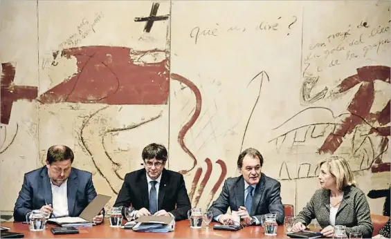  ?? DAVID AIROB ?? Regreso al Govern. El Consell Executiu encargó a Artur Mas, Joana Ortega e Irene Rigau que sean embajadore­s del proceso