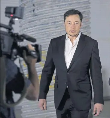  ?? [ Kiichiro Sato/AP/picturedes­k.com] ?? Tesla-Chef Elon Musk hält mit seinem Tweet die Börse in Atem. Nun wurde er von zwei Anlegern in San Francisco verklagt.
