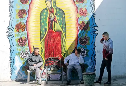  ??  ?? En Agua Prieta, los centros de rehabilita­ción reciben a personas sobre todo adictas al crack; al cristal sólo hay provenient­es de otras zonas.